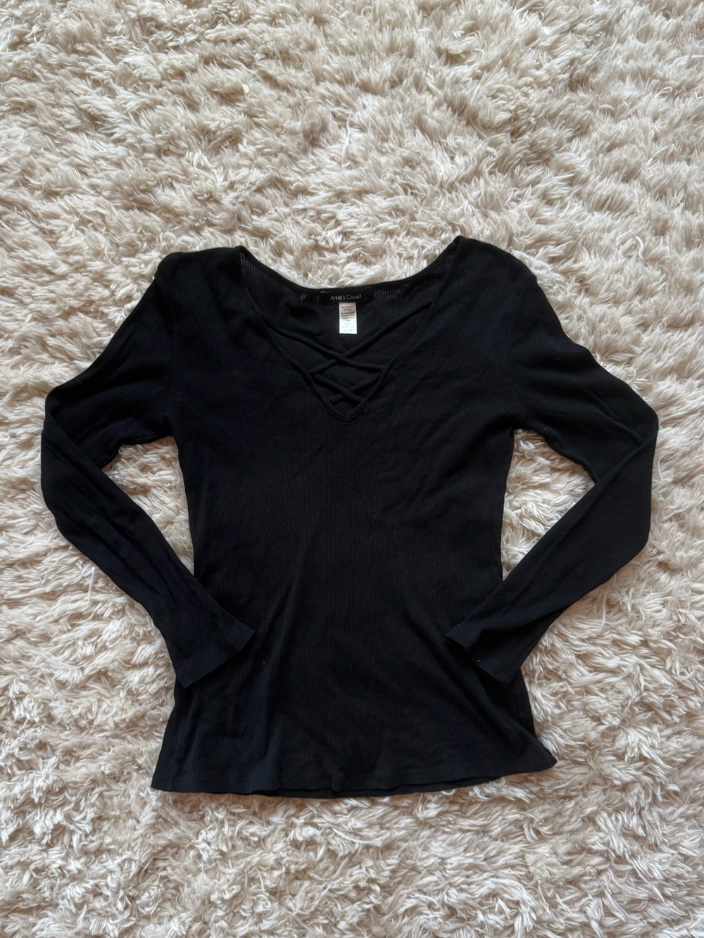 🎯3 for $15🎯 Long sleeve black top with criss cross detail juniors size large